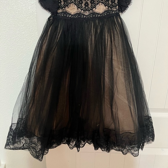 Trish Scully Formal Black/Cream Dress - Picture 2 of 4